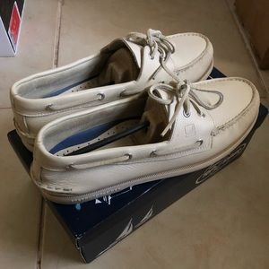 Sail white sperry’s size 13